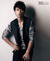 幻灯组图：魏晨半熟登男刊 表情僵硬无惧整形传闻