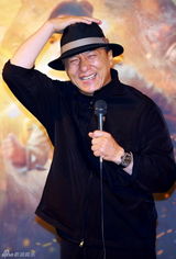 组图：成龙携《十二生肖》会影迷