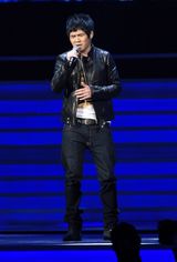 组图：群星献唱中歌榜 韩庚潘玮柏劲歌热舞