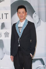 组图：林峰庆销量破百万 被曝是迟到大王