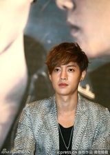 高清图：金贤重成都击掌会女粉丝排长龙