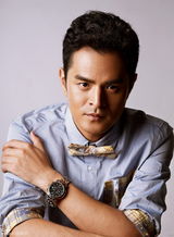 组图：《二叔》边原温暖写真 与剧中判若两人