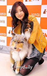 组图：韩国女艺人金莎朗参加宠物网站宣传