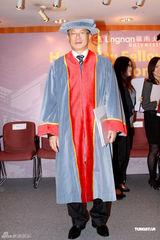 高清图：杜琪峰获颁荣誉院士 刘德华任达华等捧场