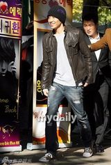 组图：神话Eric退伍 正式结束为期两年的兵役