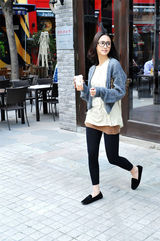 组图：张歆艺潮流街拍写真 引领白领穿衣之道