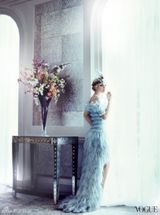 组图：英女星凯瑞大片复古华丽 珠光宝气夺目