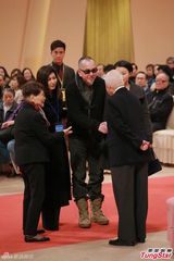 组图：方逸华跪拜邵逸夫 刘德华张学友致祭