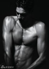 组图：法国泳坛美男展现性感运动魅力