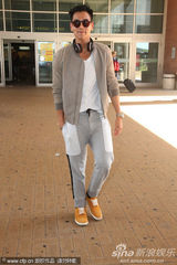 组图：威尼斯美裙盘点 休闲靓丽vs性感妖娆