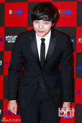 组图：吕珍九宋康昊出席年度电影奖颁奖礼