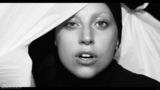 GaGa《Applause》MV造型惊悚 小丑蜕变黑天鹅