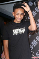 组图：史密斯儿子台湾潮牌秀念rap表情萌