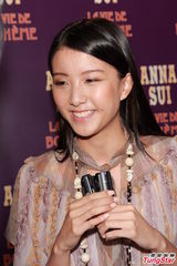 组图：官恩娜换男友转香水 陈嘉桓新片演援交女