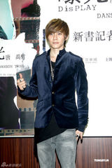 组图：唐禹哲发行新写真 汪东城抱病站台力挺