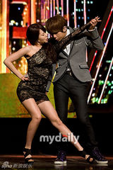 组图：韩歌手泫雅贤胜贴身辣舞 A pink首获冠军