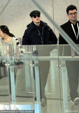 组图：黄晓明开车接Baby破传闻 机场约会被抓包