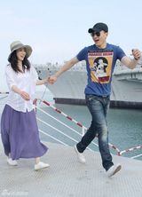 组图：董璇高云翔海边漫步甜蜜养眼