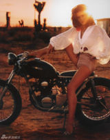 组图：英国性感美女谢尔丽-崔迪2011年年历写真