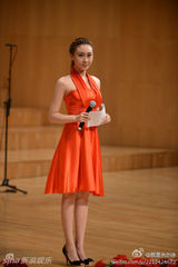 组图：水均益20岁爱女近照曝光 就读播音系