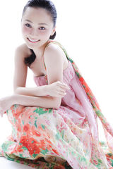 高清组图：姚笛最新彩裙写真 清纯甜美惹人爱