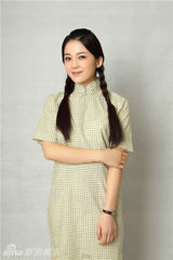 组图：电视剧《爱在春天》主演定妆照