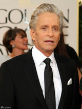 高清图：迈克尔-道格拉斯携娇妻凯瑟琳亲密亮相 