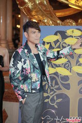 组图：榜中榜小贝贴面女主播 EXO-M西装俊朗