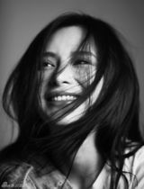 组图：熊乃瑾黑白个性写真 清新自然显文艺