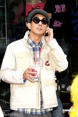 幻灯：陈冠希台北开店六月复出 称不知Lucas是谁