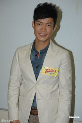 组图：谭咏麟助阵郑裕玲节目 红馆开唱携手杜丽莎