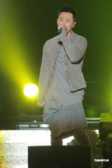 组图：香港唱片销量大奖 汪明荃郑少秋携手献唱