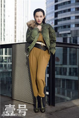 组图：童菲冬日街拍展清新干练双重魅力