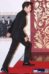 组图：《2012SBS演技大赏》孙贤株夺魁