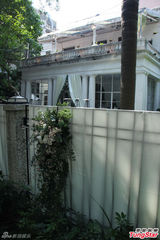 组图：张震婚礼现场布置曝光 全白桌椅吊饰唯美