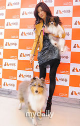 组图：韩国女艺人金莎朗参加宠物网站宣传