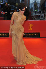 幻灯图集：《在路上》首映变庆生会 主席热拥导演