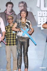 组图：邵美琪赞《心战》不血腥