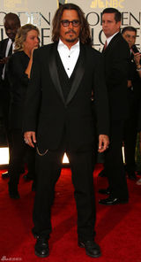 高清图：约翰尼-德普帅气现身 潇洒不羁引粉丝骚动 