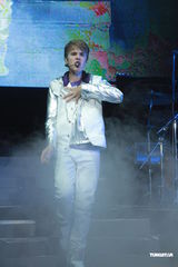 组图：贾斯汀-比伯香港开唱 劲舞自摸全场疯狂