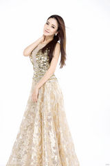 组图：樊蕊最新大片玲珑秀气眼神魅惑