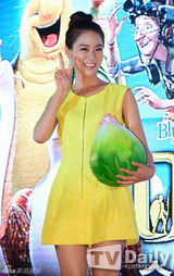 组图：郑珍云韩胜妍亮相《丛林的传说》红毯式