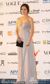 组图：韩佳人金宣儿性感争艳 李秉宪盛装亮相