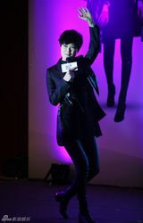 组图：李宇春出席个人演唱会发布会