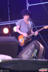 组图：音乐祭众星开唱 杨乃文音响出错频道歉