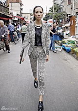 组图：韩雪冬季时尚街拍展职场熟女范儿