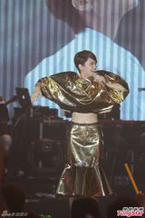 组图：杨丞琳自称集邮女星 与蔡健雅亲吻掀高潮