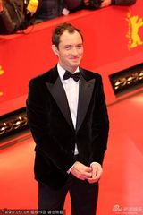 组图：《副作用》首映 王家卫携妻子助阵