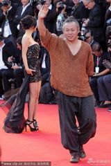 组图：《莫比乌斯》首映 李恩雨着抹胸裙抢镜