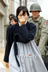 幻灯图：苏志燮金荷娜出席《Road No.1》签约仪式 